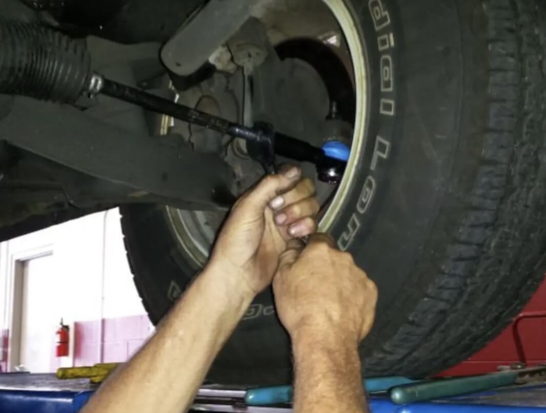 Tanda Tie Rod Longgar pada Mobil