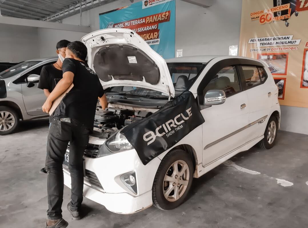 Apakah Harus ke Spesialis atau Bisa di Bengkel Umum Untuk Reparasi Tie Rod Mobil