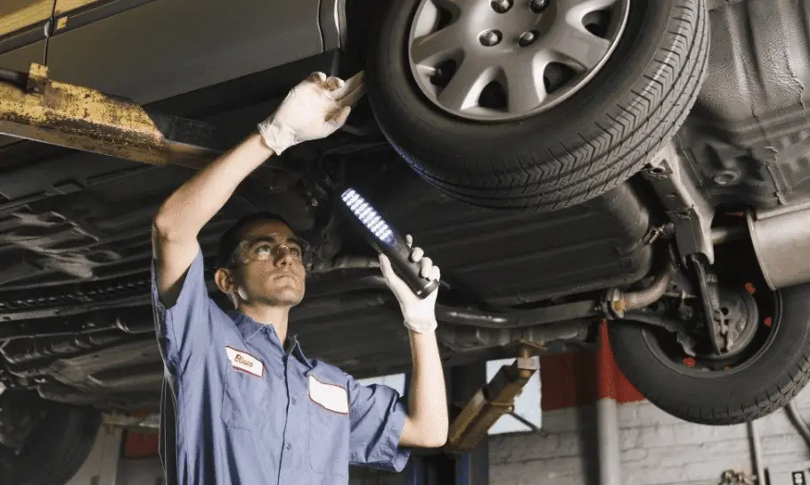 Service Kaki-Kaki Mobil Bunyi Krek dengan Teknologi Modern di Pamulang