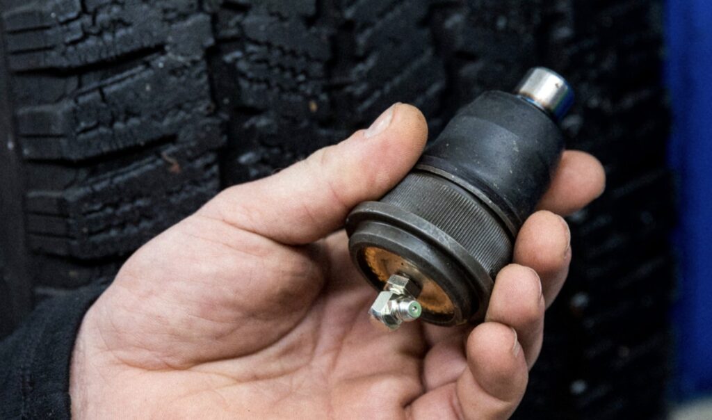 Ball Joint Rusak dan Longgar Bengkel di Cimahi Solusinya