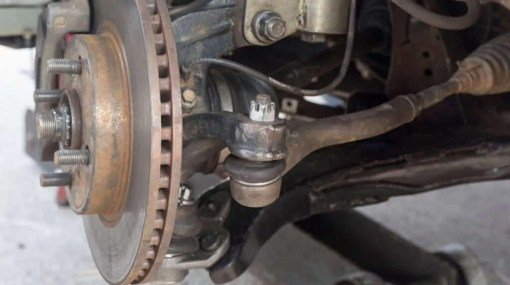 Berkendara Tidak Stabil di Cimahi Segera Servis Tie Rod Mobil