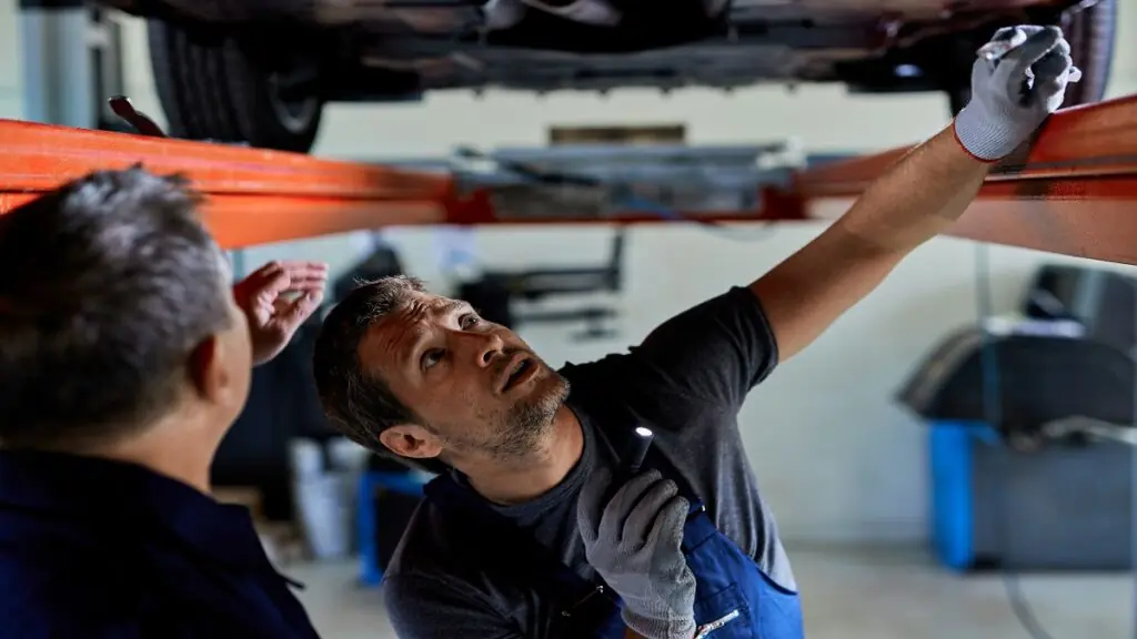Kaki-Kaki Mobil Bunyi Mendengung Cilincing