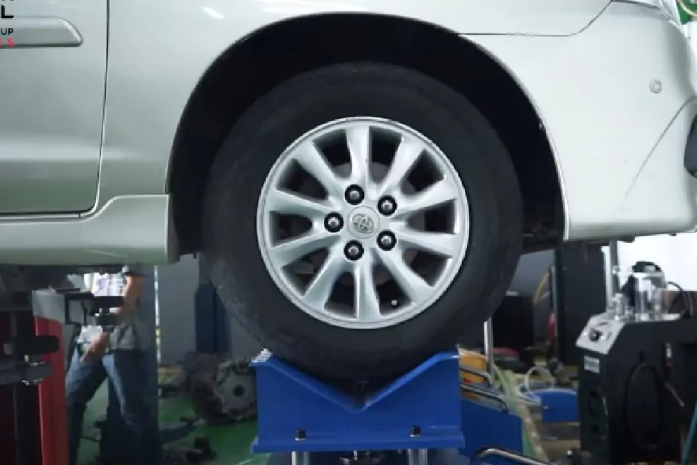 Kaki-Kaki Mobil Bunyi Mendengung Padalarang