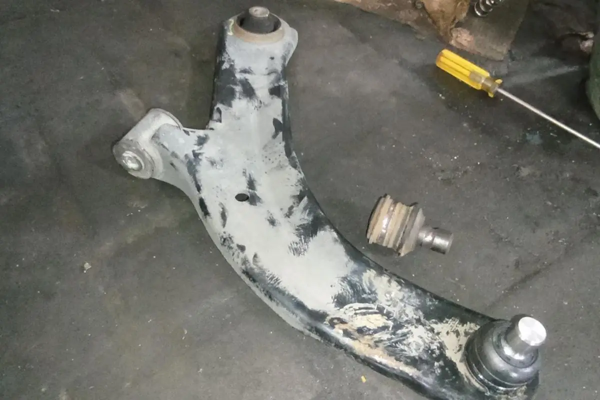 Lower Arm Patah Padalarang