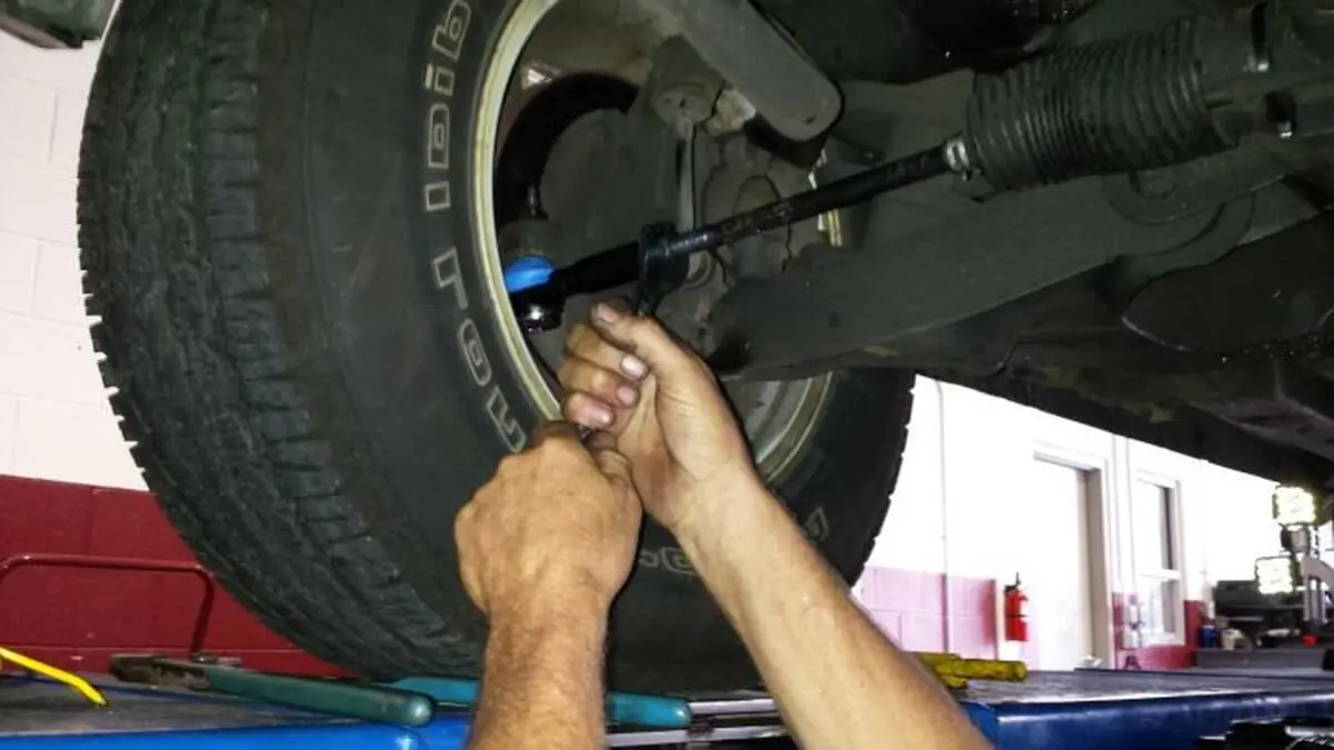 Setir Mobil Mulai Tak Lurus? Saatnya Cek Long Tie rod Anda di Bengkel Kaki-Kaki Terdekat