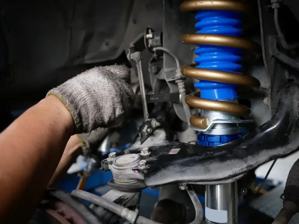 Shockbreaker Mobil Anda Bocor? Ini Solusi Andalan di Dago!