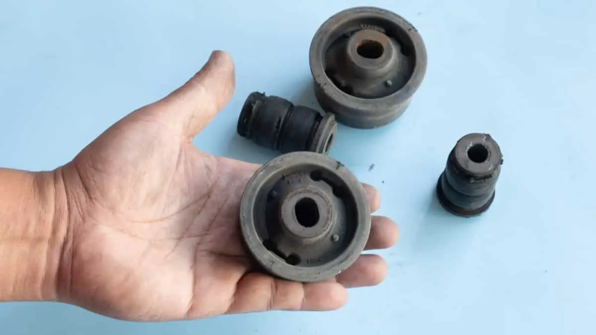 Ketahui Apa Saja Penyebab Bushing Arm Aus atau Pecah