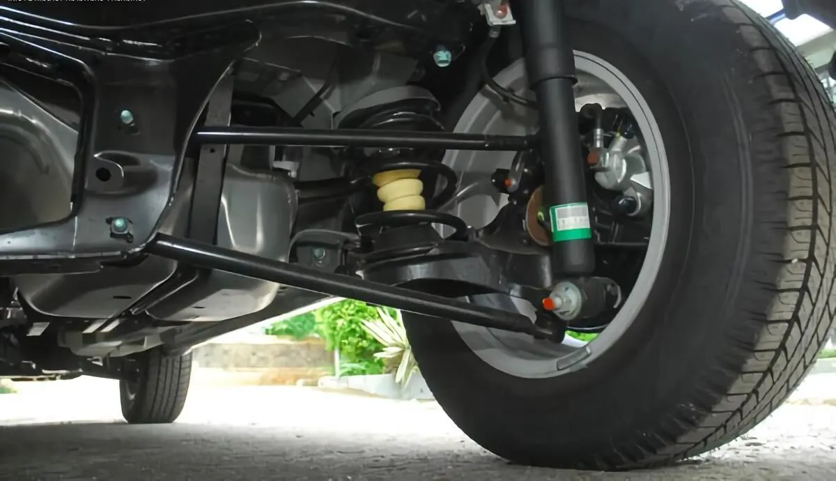 Mengenal Mobil MPV Dan Solusi Masalah Kaki-Kaki Bunyi "Nyit-Nyit" di Dago