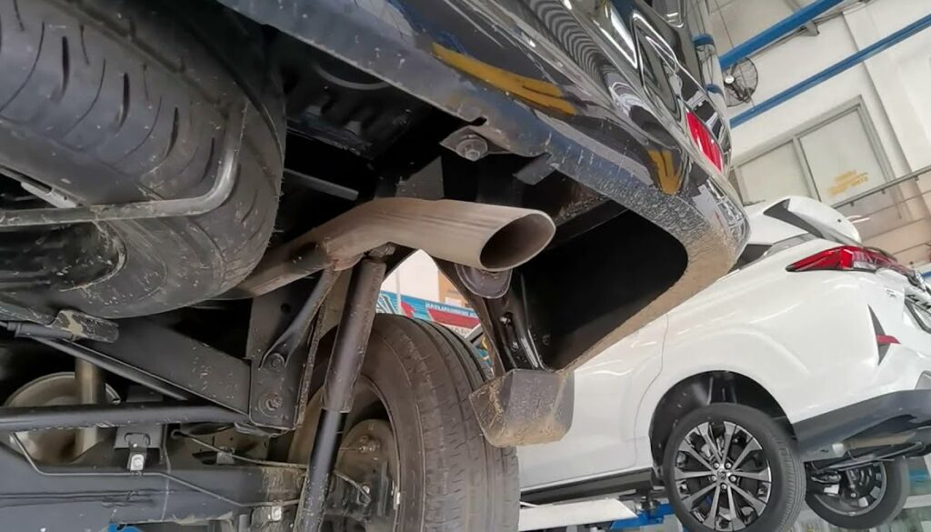 Bunyi Gluduk-Gluduk di Toyota Avanza Saat Melintasi Jalan Rusak : Tanda Kaki-Kaki Mobil Butuh Perhatian Serius