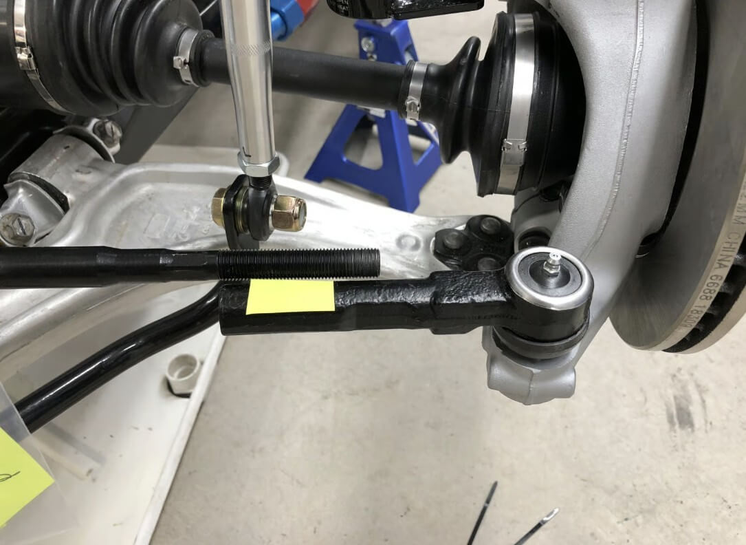 Servis Long Tie Rod Oblak di Bengkel Kaki Mobil MPV Ciwidey