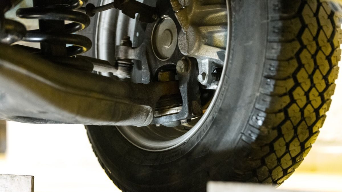 Shockbreaker Bocor atau Lemah pada Mobil Chevrolet: Penyebab dan Solusinya