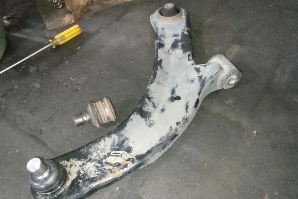Rekomendasi Bengkel Perbaikan Lower Arm Bengkok atau Patah pada Mobil Toyota Vios di Cikarang