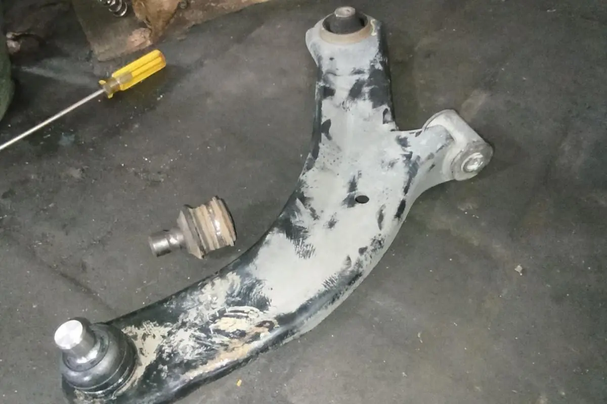 Rekomendasi Bengkel Perbaikan Lower Arm Bengkok atau Patah pada Mobil Toyota Vios di Cikarang