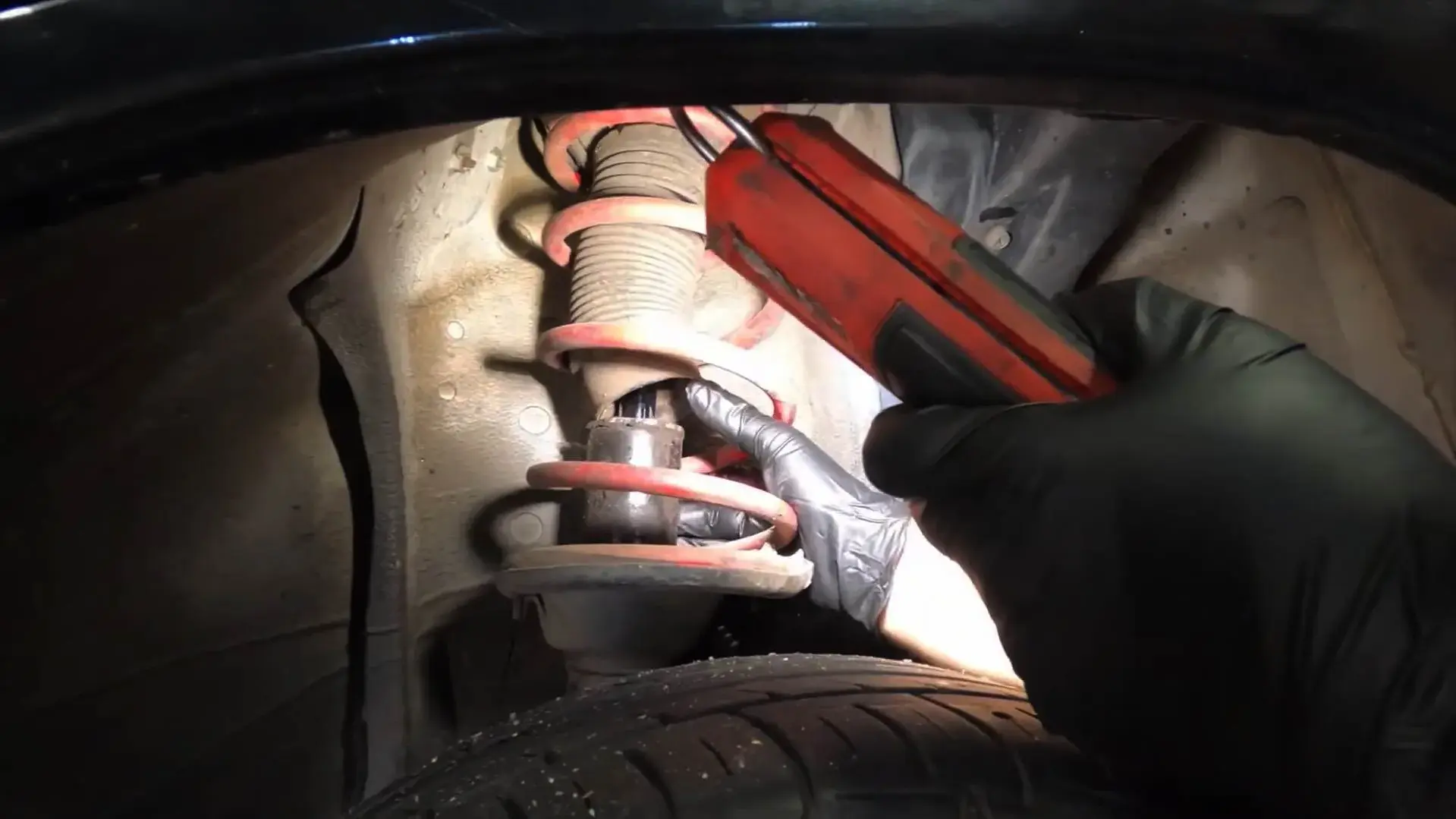 Bingung Oli Shockbreaker Rembes pada Mazda Biante? Temukan Solusinya di Bengkel Kaki-Kaki Tambun Utara!