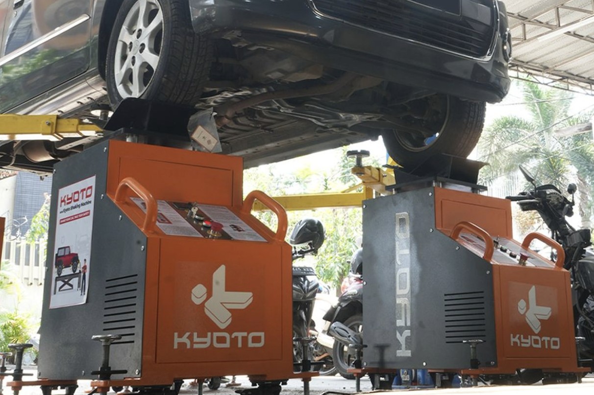 3 Solusi Atasi Bunyi Kletek saat Jalan Rusak pada Kaki-Kaki Mobil Toyota Camry yang Sudah 'Menyerah' di Bengkel Umum Sungai Jawi Dalam
