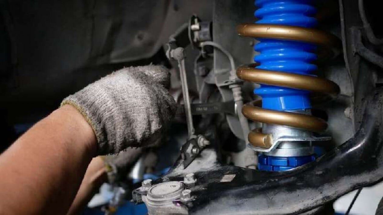 Solusi Perbaikan Shockbreaker Amblas, Keras, Bunyi “Jedug”, atau Oli Shockbreaker Rembes pada Suzuki Swift di Pal Lima – Serahkan pada Ahlinya!