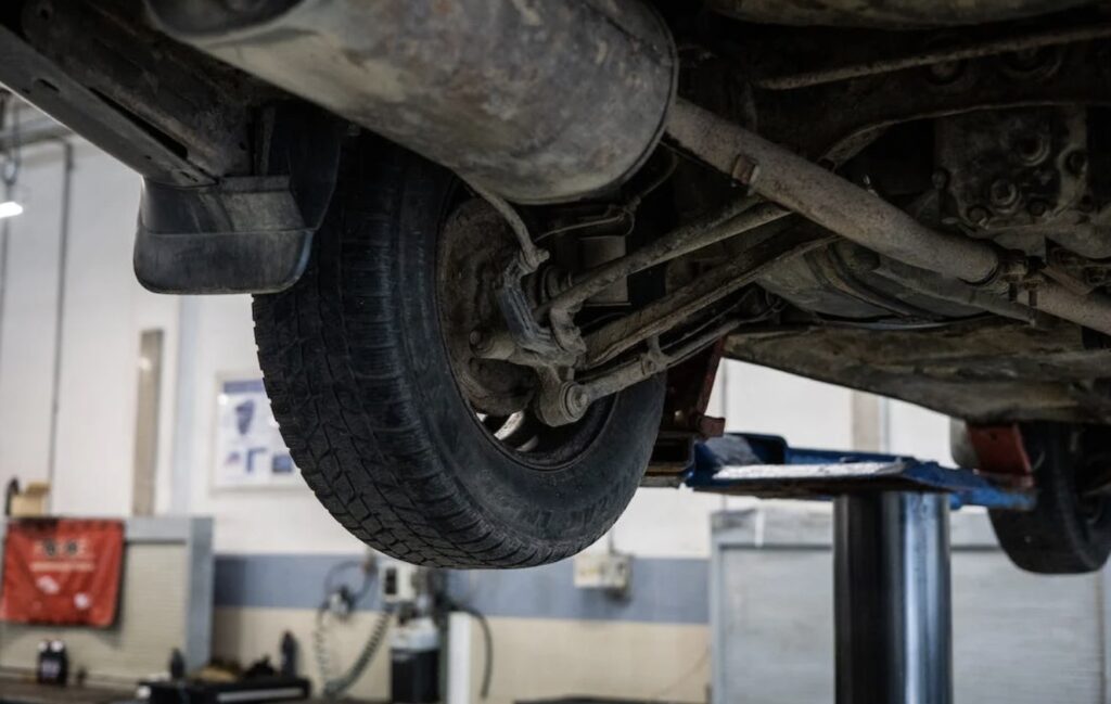 Innova Liar saat Rem Mendadak di Leuwiliang Tie Rod Longgar