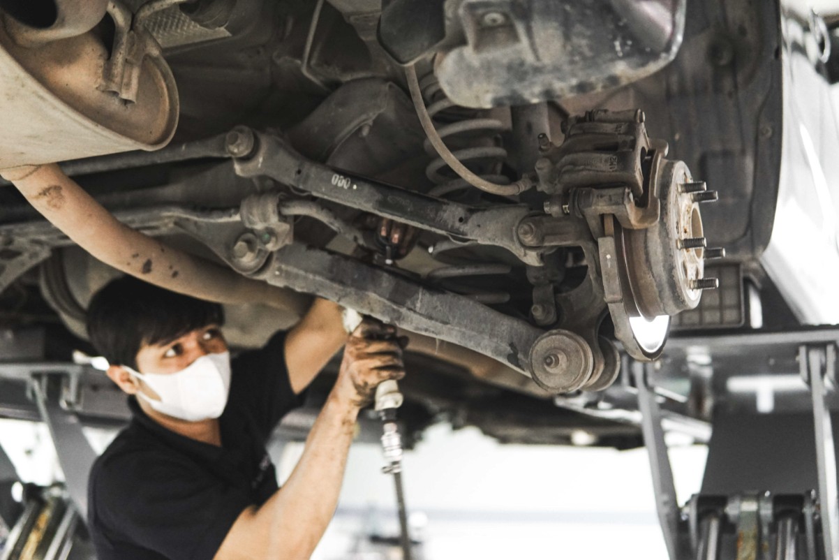 Kenapa Shockbreaker Bocor dan Lemah pada Mobil Toyota Altis di Iklim Panas Pontianak