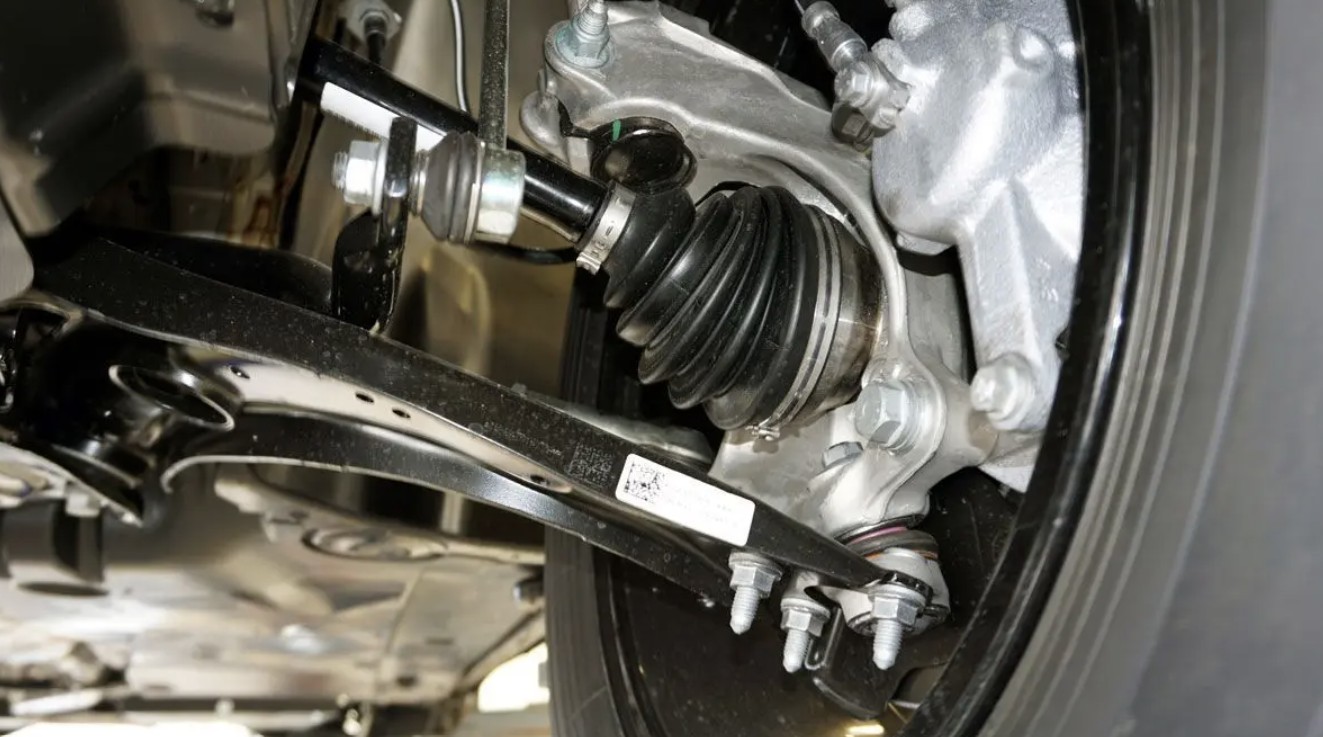 Masalah Lower Arm Bengkok maupun Patah pada Mobil Toyota Avanza Jadinya Susah Spooring dan Balancing di Bengkel Pontianak