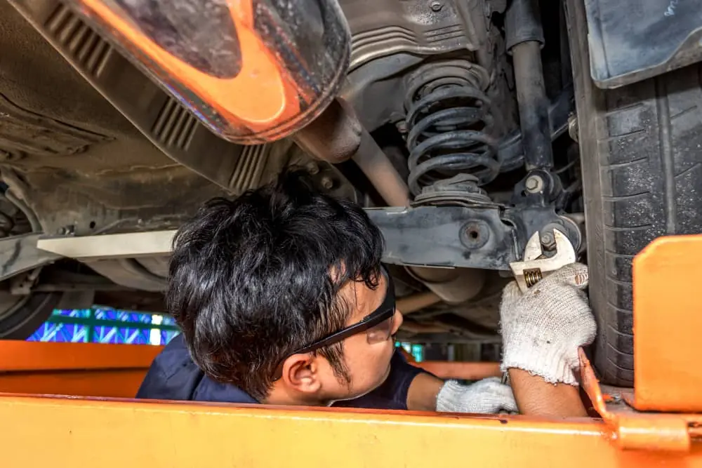 kaki kaki mobil bunyi ngik ngik sungai beliung