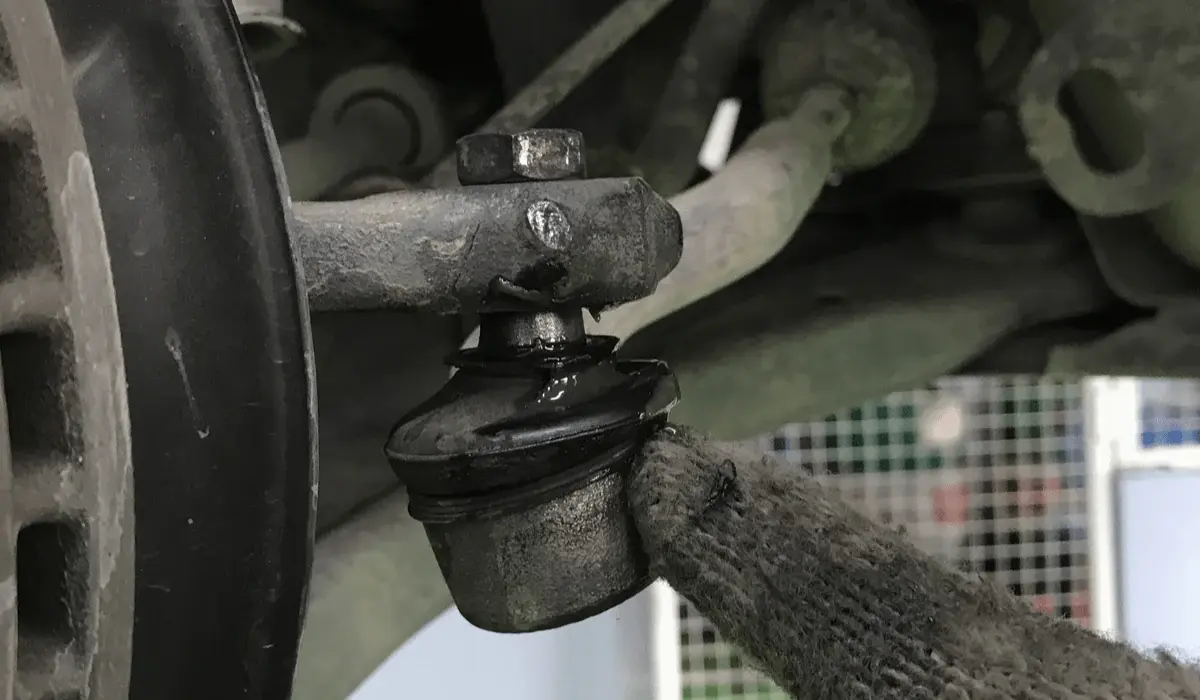 Tie Rod Aus, Oblak, Bushing Arm Aus atau Pecah? Ini Tips Perbaikan untuk Daihatsu Ayla Anda di Pal Lima