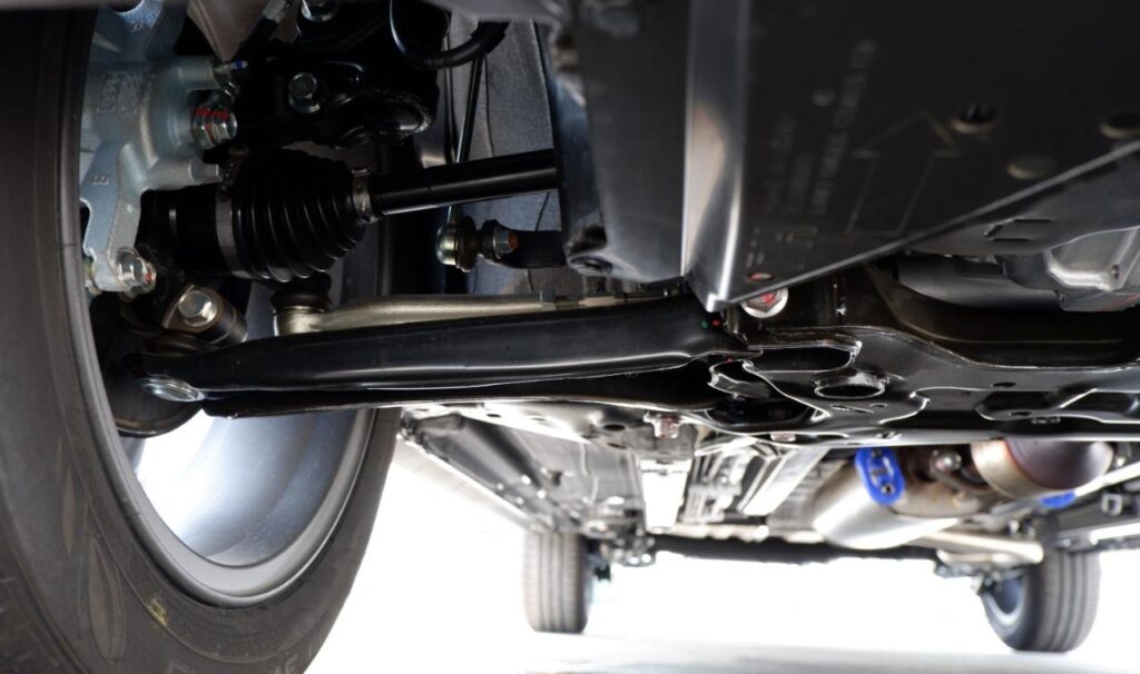 Kaki-Kaki Mitsubishi Xpander Kamu Bunyi Ngik-Ngik atau Gluduk-Gluduk? Periksa Komponen Ini!