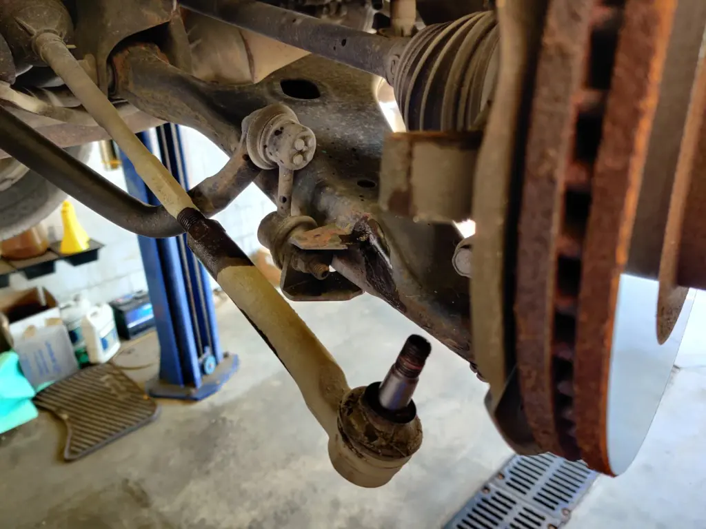 Tie Rod Longgar atau Rusak pada Honda CR-V? Kenali Gejalanya Sebelum Menyesal!