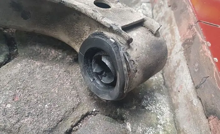 Mobil Anda Oleng? Waspadai Bushing Arm Aus atau Pecah. Ini Solusi Perbaikan Arm Mobil di Tangerang