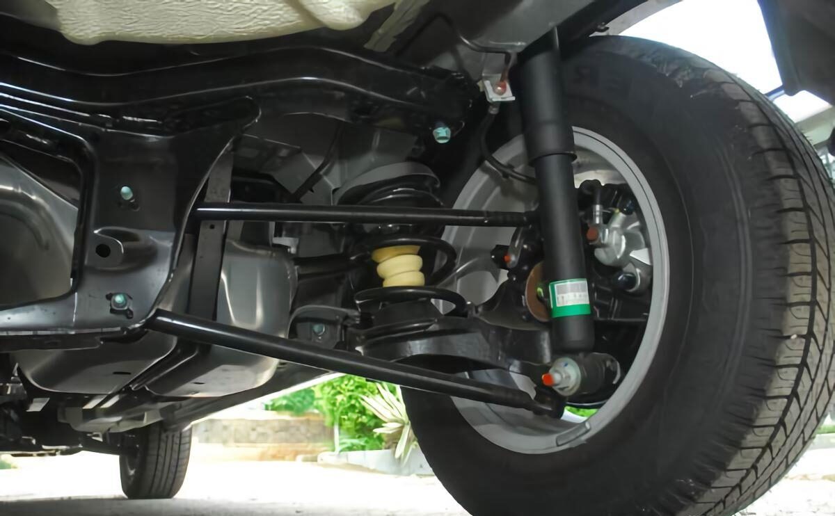 Dampak dan Bahayanya Shockbreaker Mobil Bocor atau Lemah Pada Suzuki Baleno