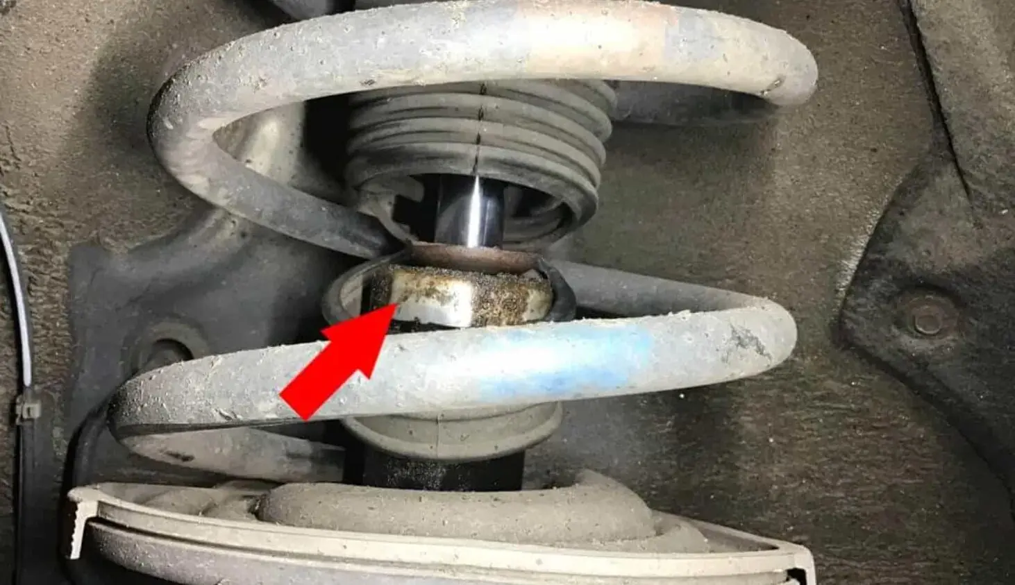 Lagi Asik Berkendara di Bangka Belitung, Pontianak Tenggara Tiba-Tiba Oli Shockbreaker Toyota Avanza Rembes, Apa yang Harus Dilakukan?