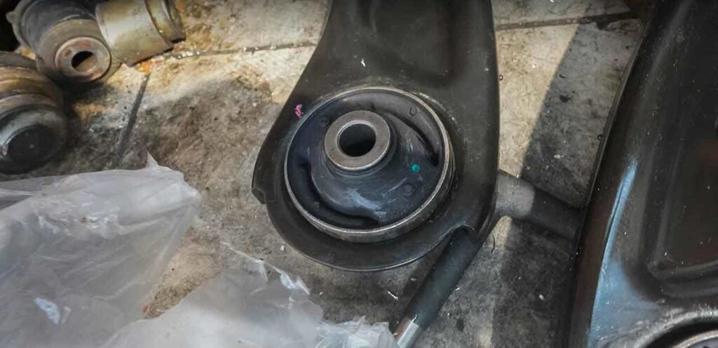 Bushing Arm yang Getas atau Retak, Apakah Harus Diganti Baru?