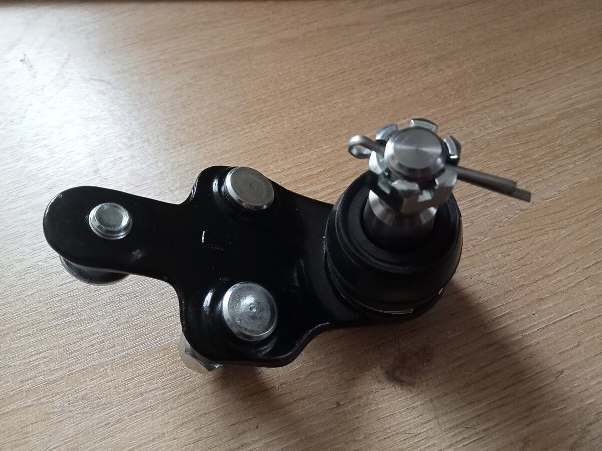 Ball Joint Longgar dan Rusak Pada Toyota Alphard, Apa yang Harus Dilakukan? Bisakah Dibawa ke Bengkel Umum?