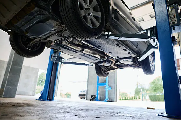 Jalan Pelan Tapi Berisik? Bengkel Kaki Kaki Mobil Jadi Solusi yang Tak Bisa Ditunda
