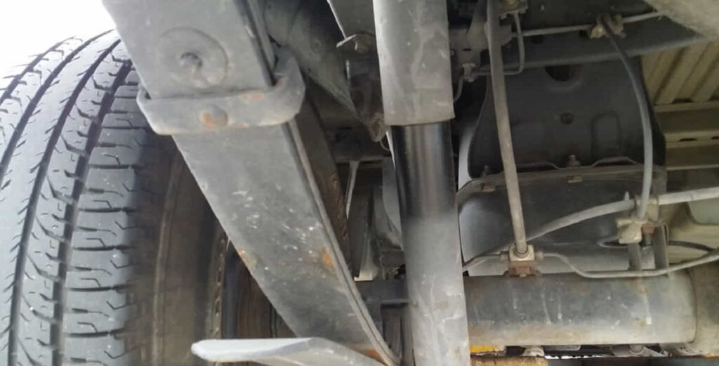 Awalnya Cuma Rembes Sedikit :Ternyata Oli Shockbreaker Bocor pada Toyota Voxy Bisa Membuat Mobil Tidak Stabil