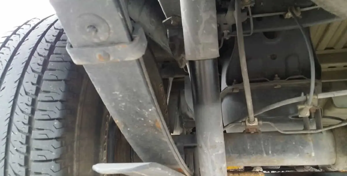 Awalnya Cuma Rembes Sedikit :Ternyata Oli Shockbreaker Bocor pada Toyota Voxy Bisa Membuat Mobil Tidak Stabil