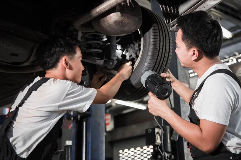 service kaki-kaki mobil tidak stabil tambelansampit